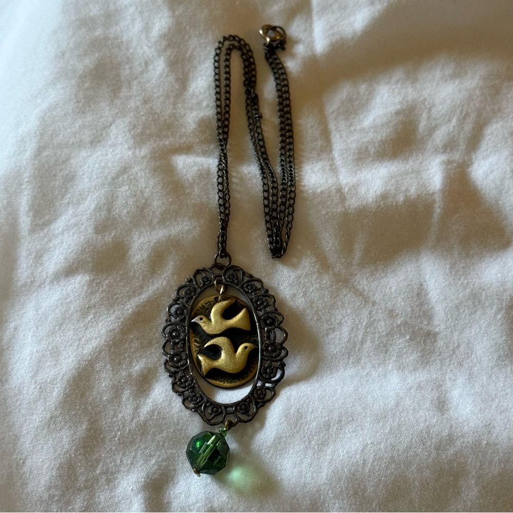 Vintage pewter bird Elegant Gold tone Pendant Necklace